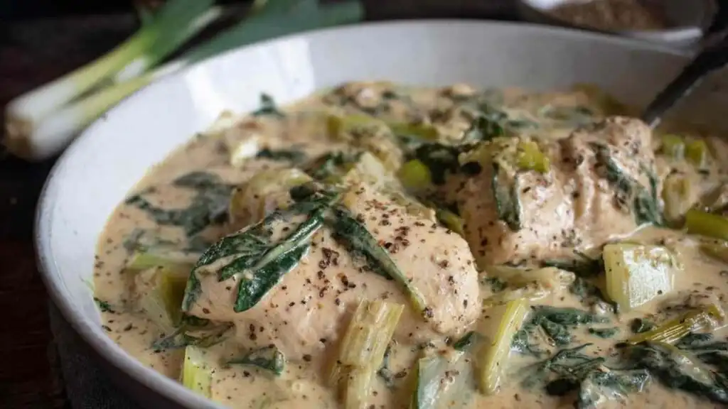 creamy garlic chicken and leeks preparation steps
